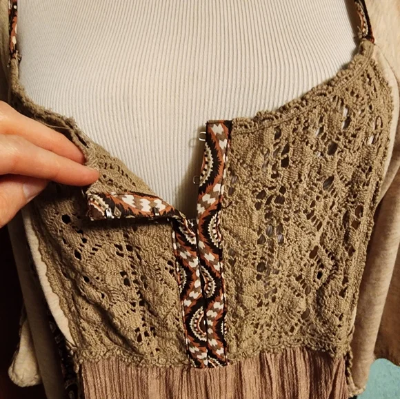 BKE Gimmicks Open Back Shirt - Picture 3 of 12